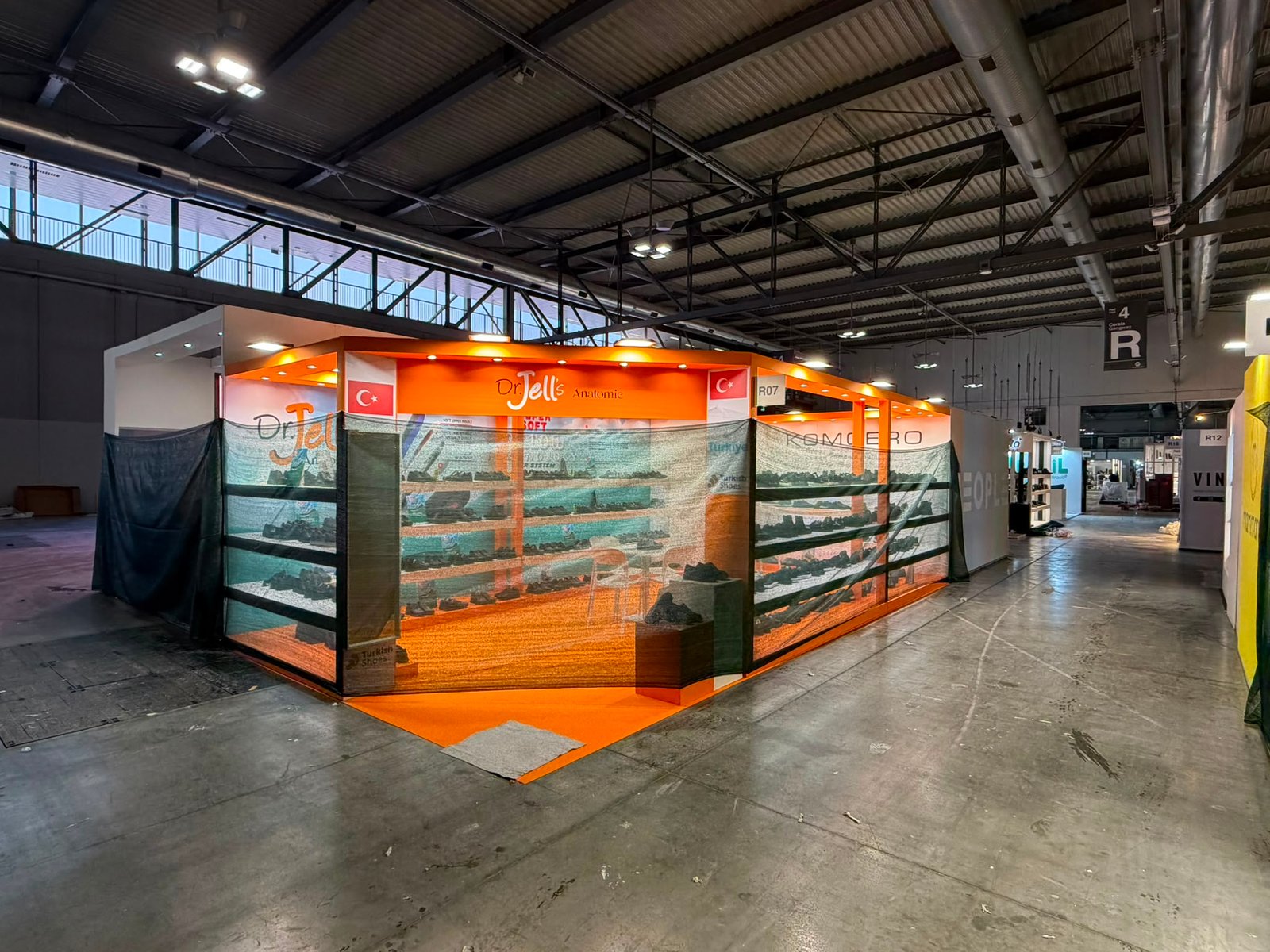 KOMCERO — stand MICAM Milano 2026